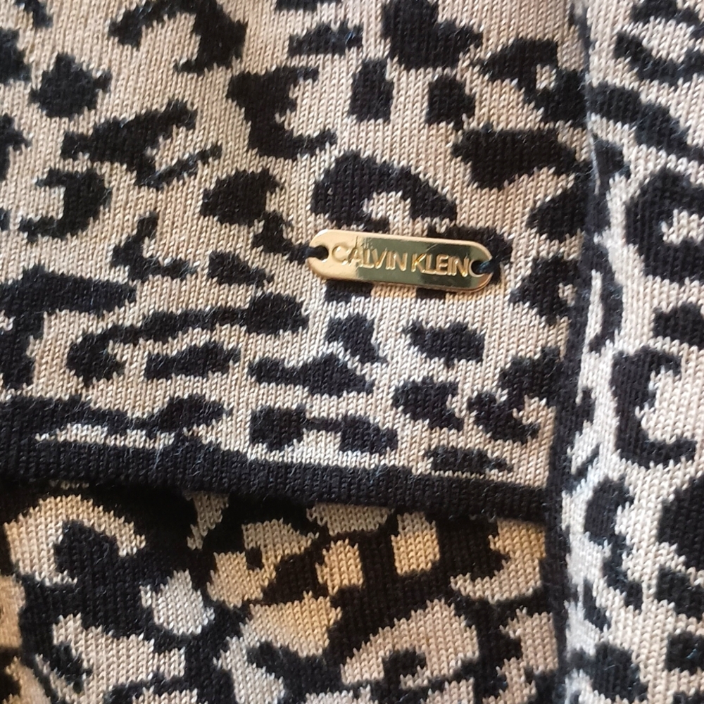 Calvin Klein Sweater - Picture 5 of 7
